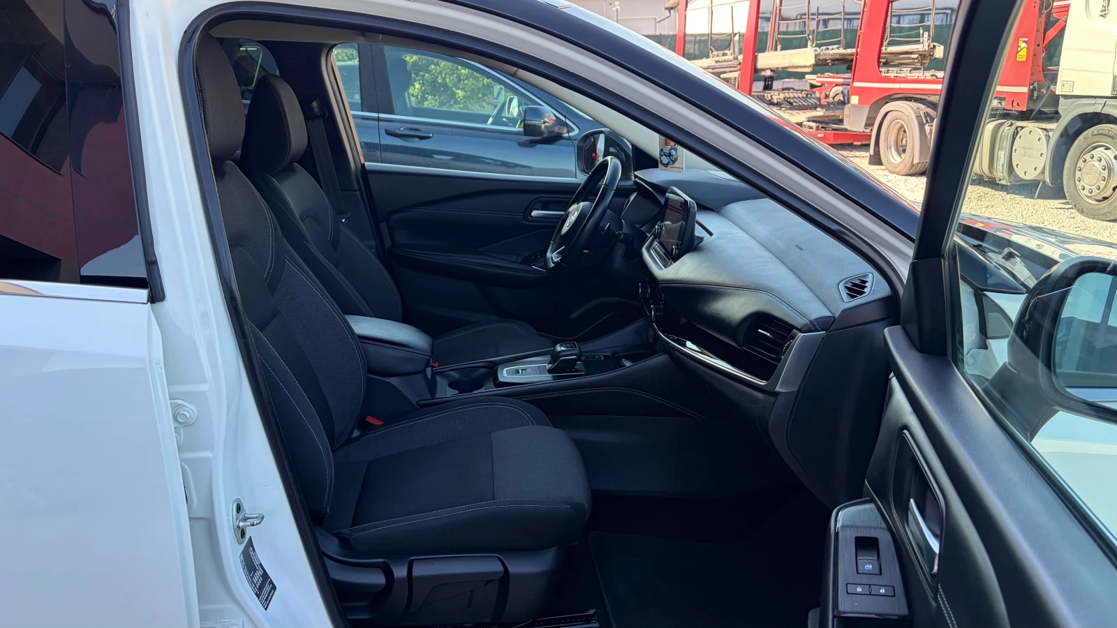 Nissan Qashqai 1.3 Hybrid, снимка 12 - Автомобили и джипове - 55258857