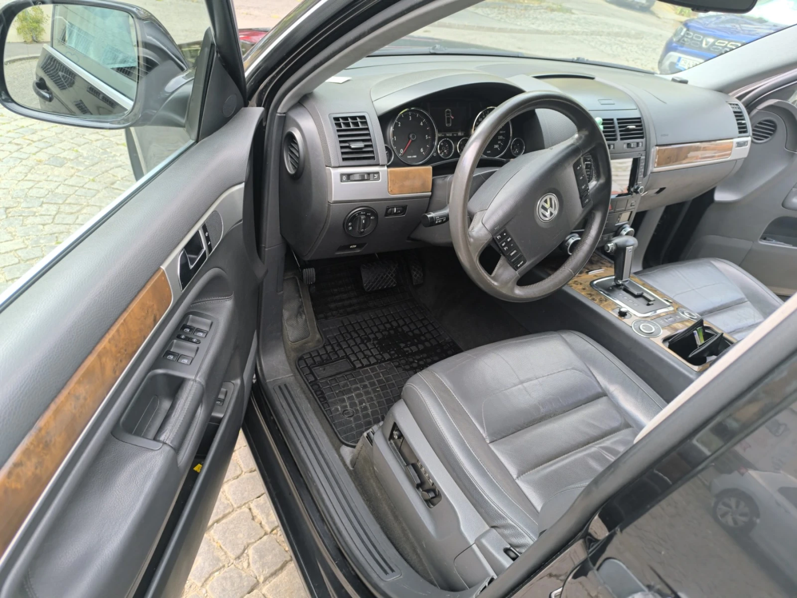VW Touareg, снимка 11 - Автомобили и джипове - 55929872