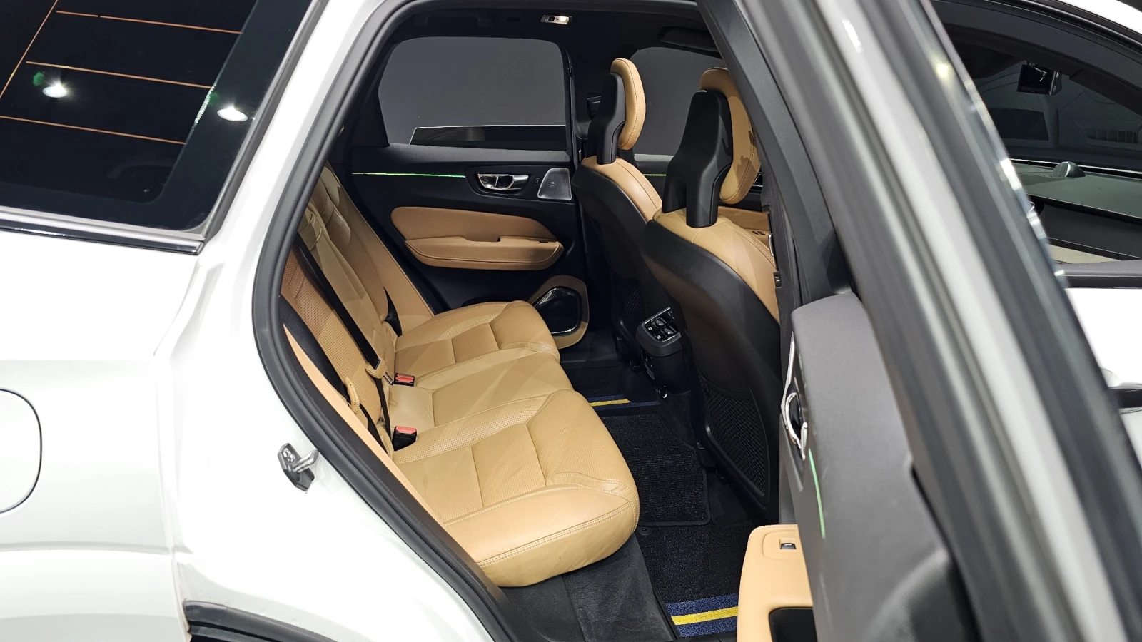 Volvo XC60 T6* ЕЛ. БАГАЖНИК* 360* BLIND SPOT* МАСАЖ* КРАЙНА Ц, снимка 11 - Автомобили и джипове - 55983961
