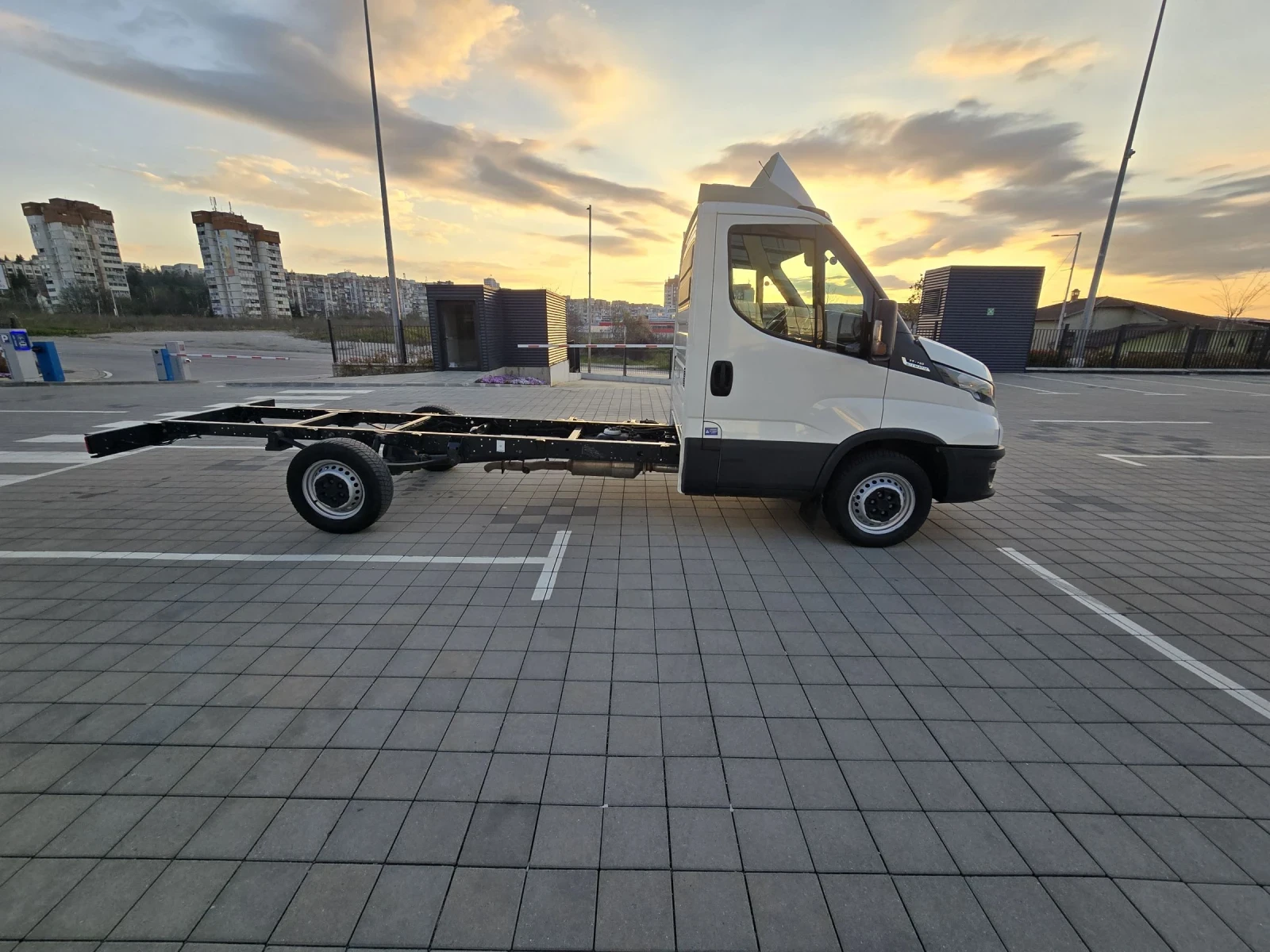 Iveco 35 35S14 HI MATIC 82000km, снимка 3 - Бусове и автобуси - 54117549