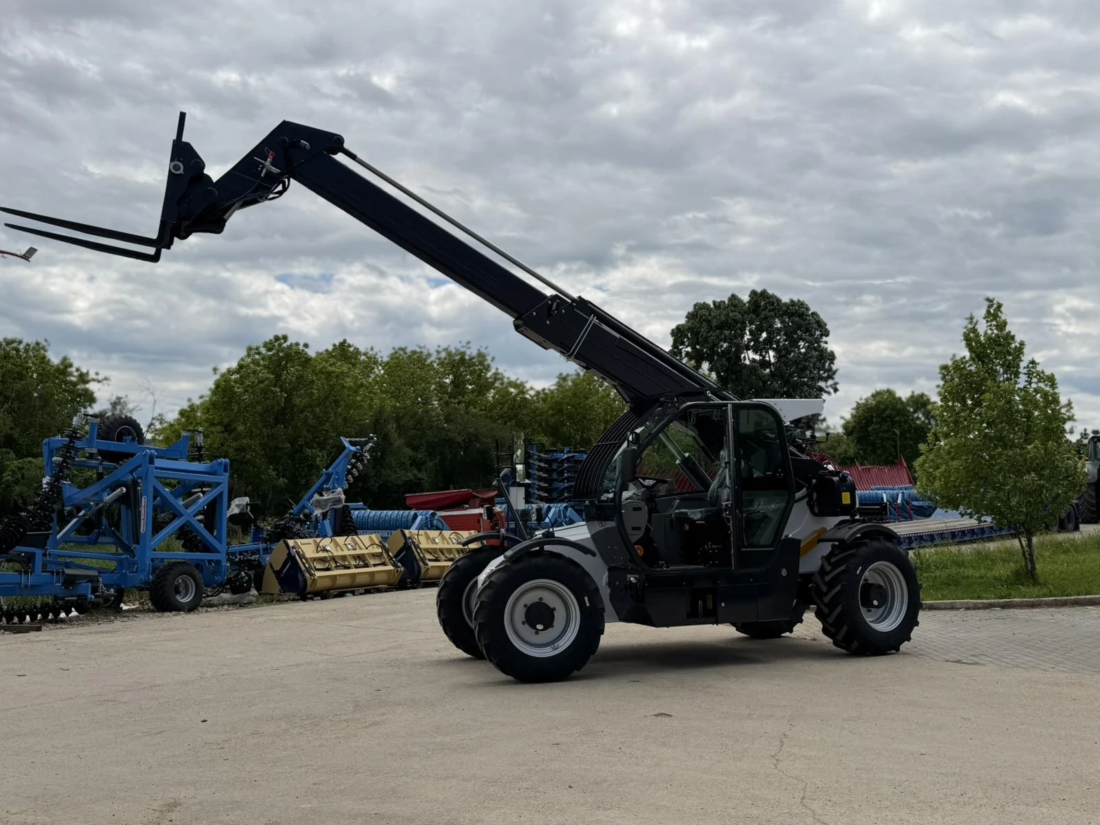 Телескопичен товарач Manitou Victory 3507, снимка 16 - Селскостопанска техника - 54553292