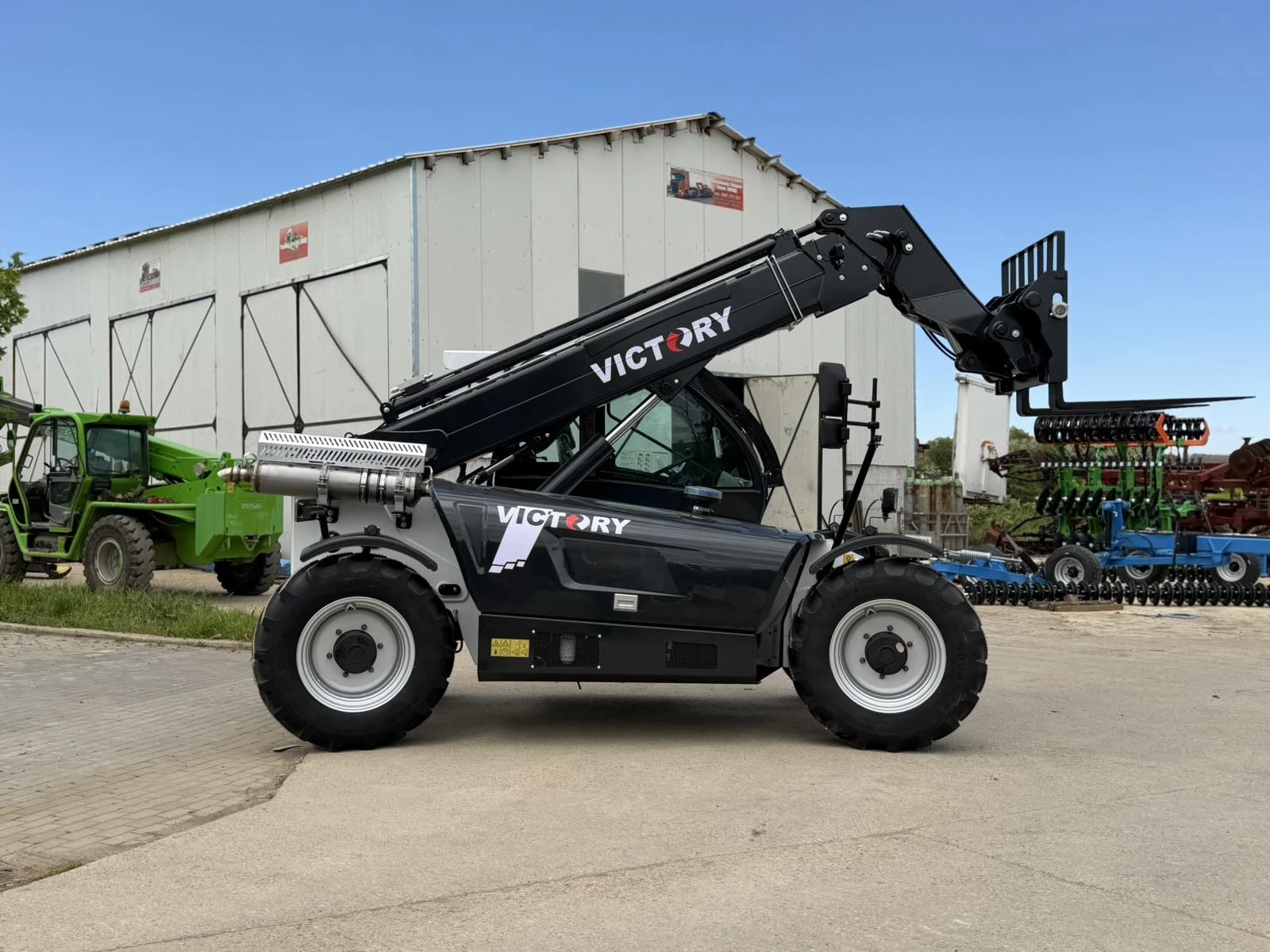 Телескопичен товарач Manitou Victory 3507, снимка 12 - Селскостопанска техника - 54553292