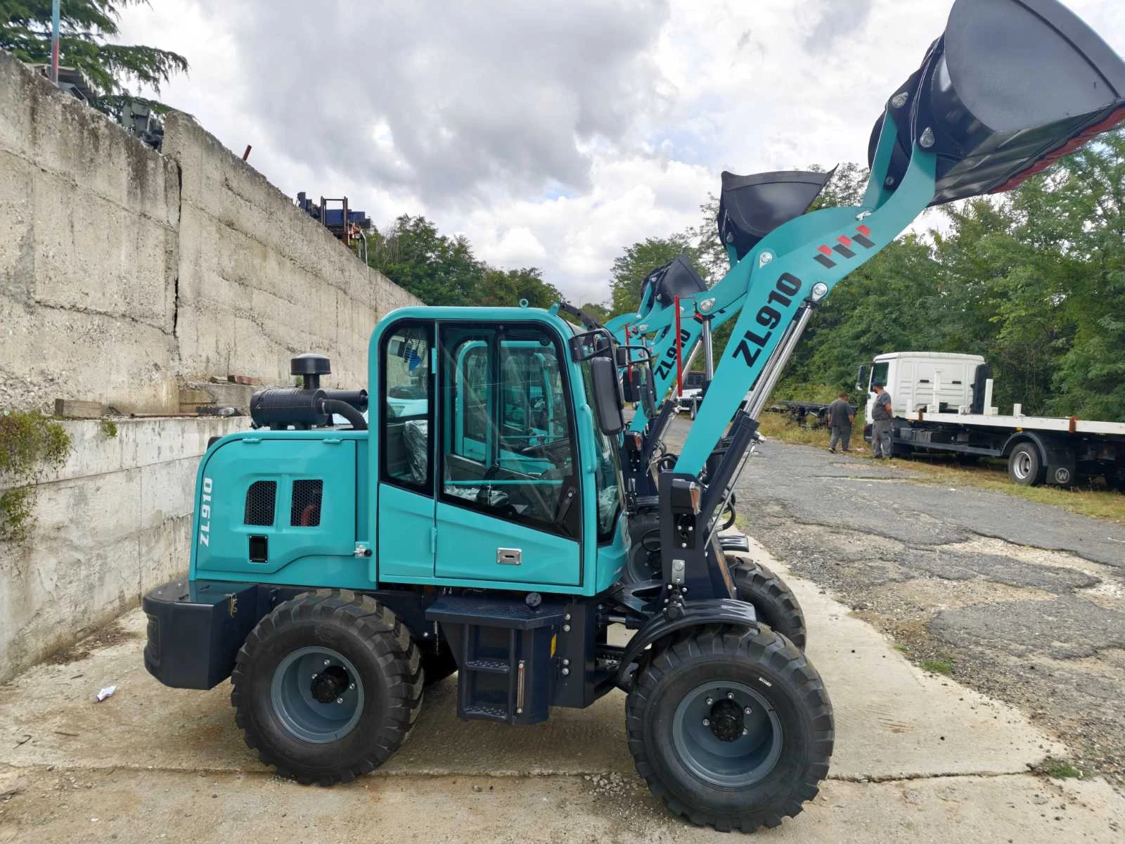 ������������ ������� Komatsu ����� ���� 65 �.� | Mobile.bg � ����������� 5