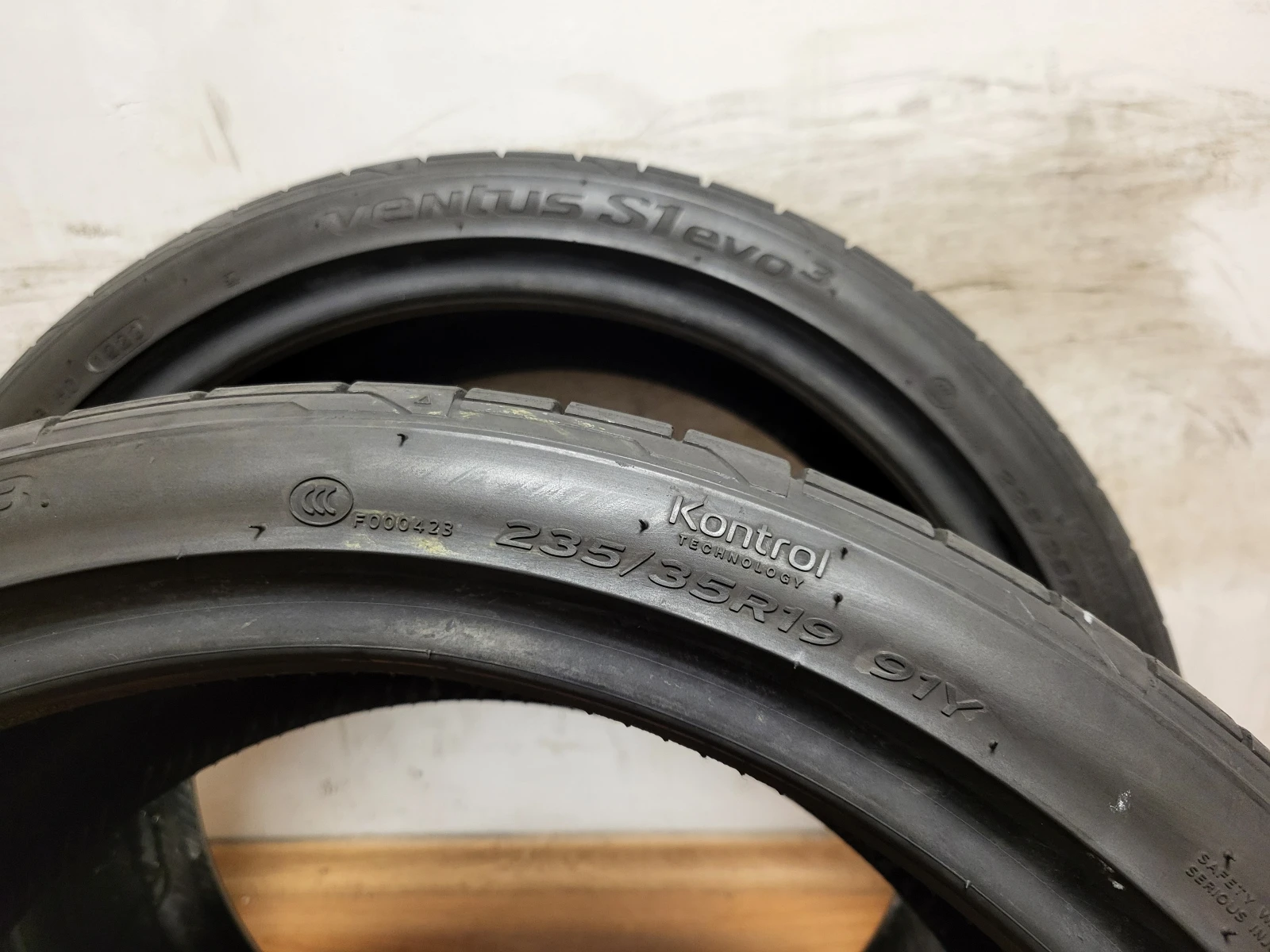 Гуми Летни 235/35R19, снимка 15 - Гуми и джанти - 55195418