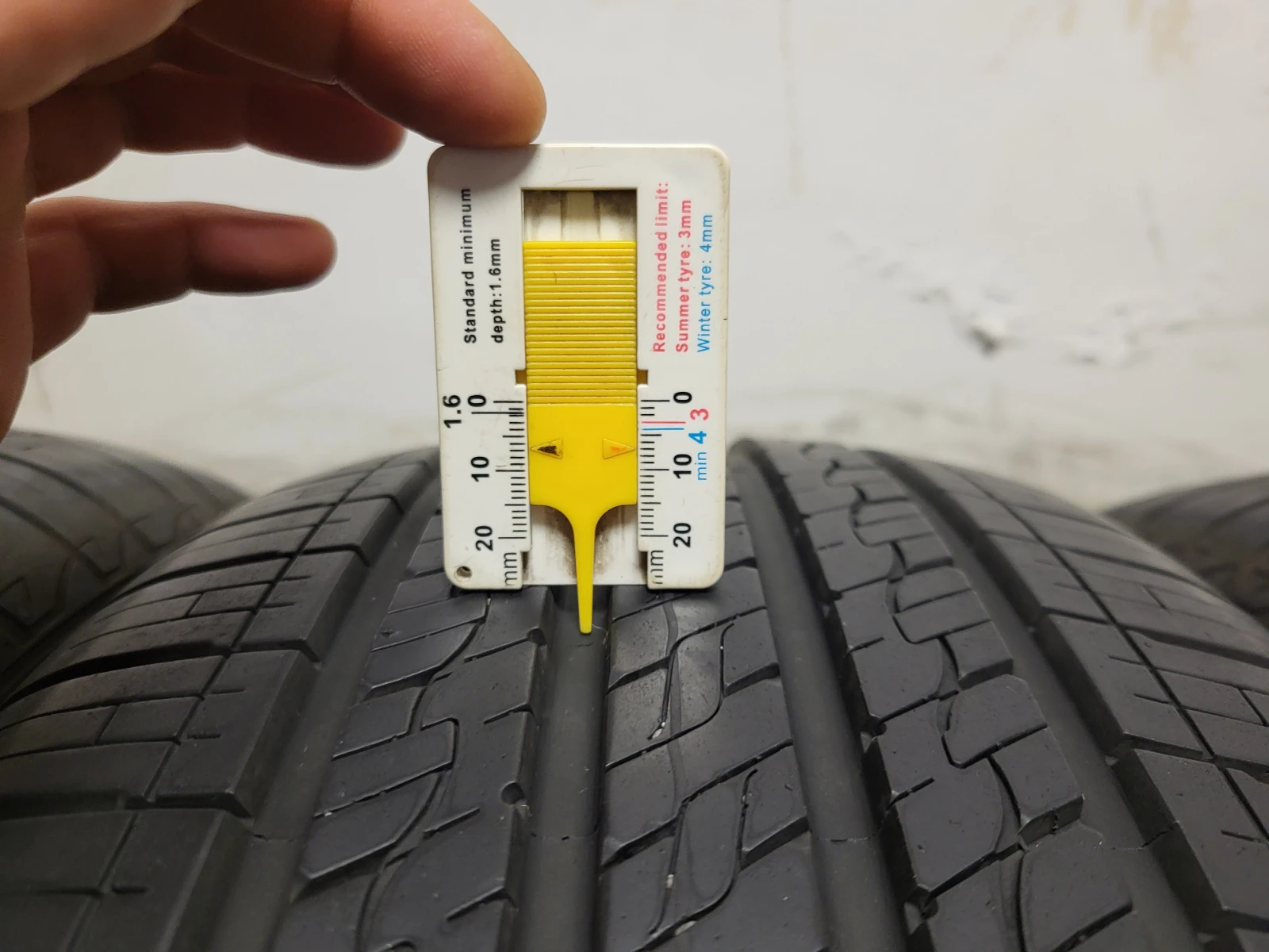 Гуми Всесезонни 235/50R19, снимка 5 - Гуми и джанти - 55195418