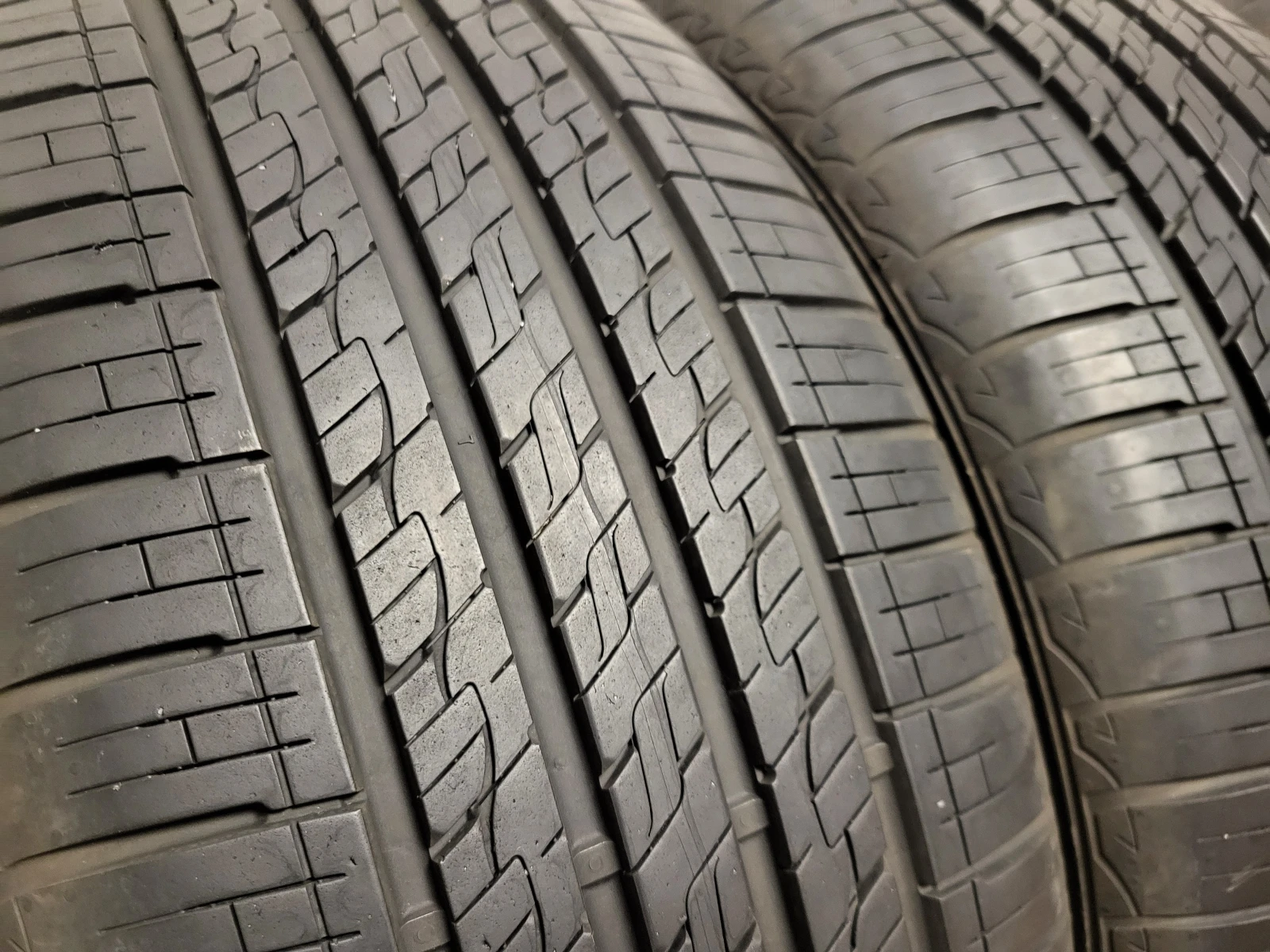 Гуми Всесезонни 235/50R19, снимка 7 - Гуми и джанти - 55195418
