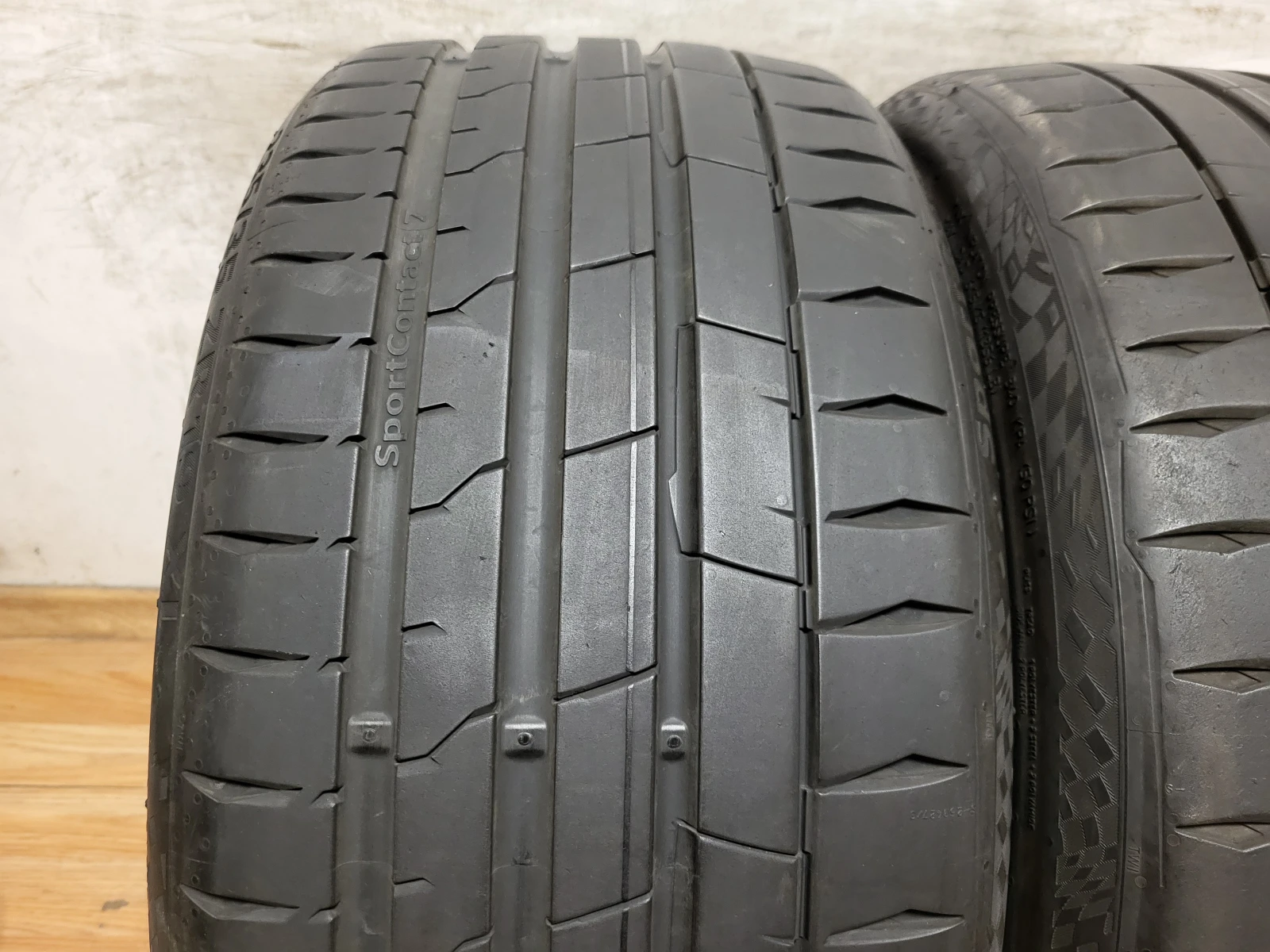 Гуми Летни 235/35R19, снимка 2 - Гуми и джанти - 55195418