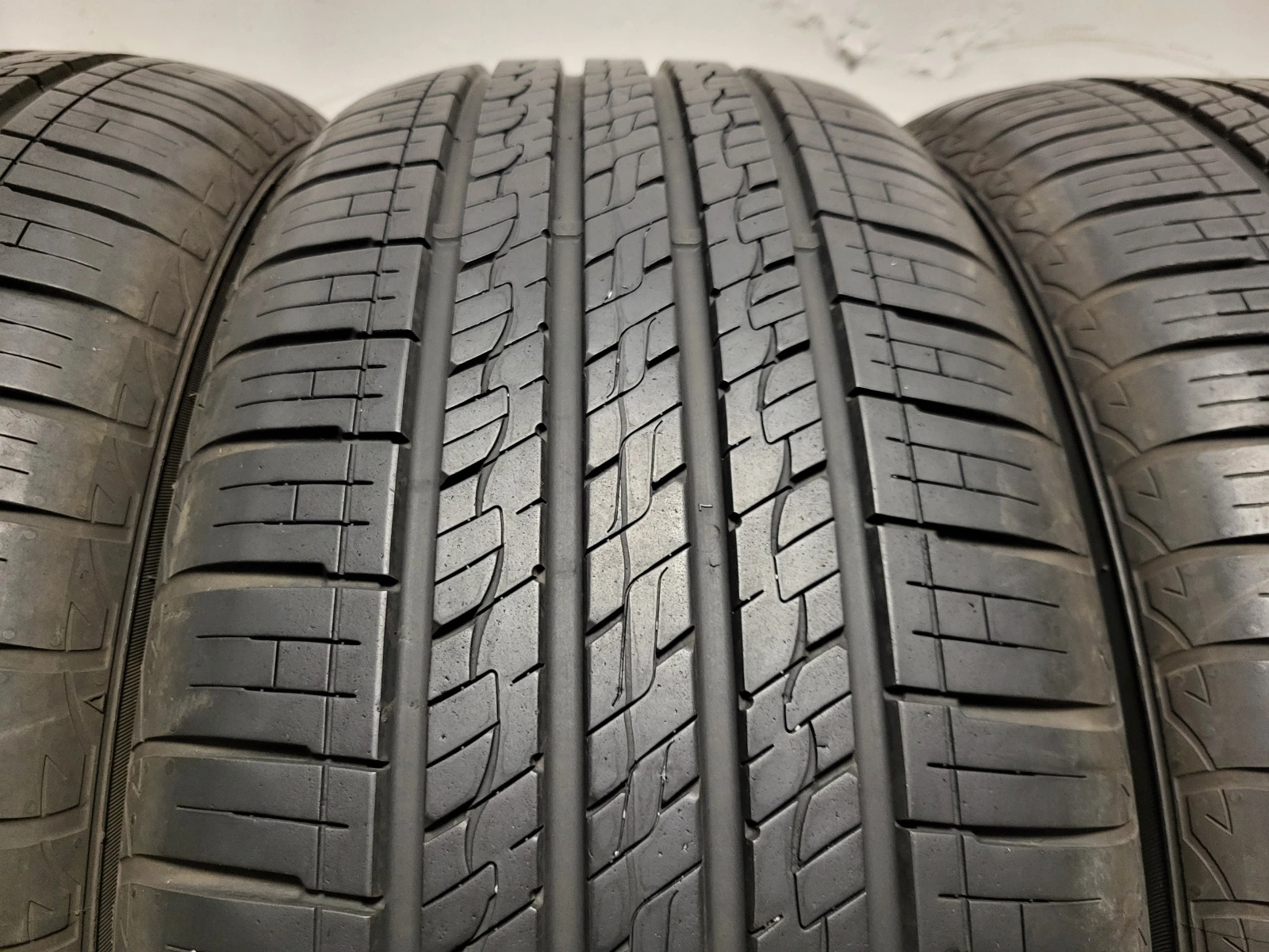 Гуми Всесезонни 235/50R19, снимка 4 - Гуми и джанти - 55195418