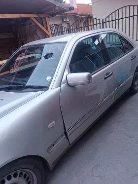 Mercedes-Benz E 250, снимка 3