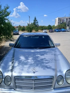 Mercedes-Benz E 200, снимка 15