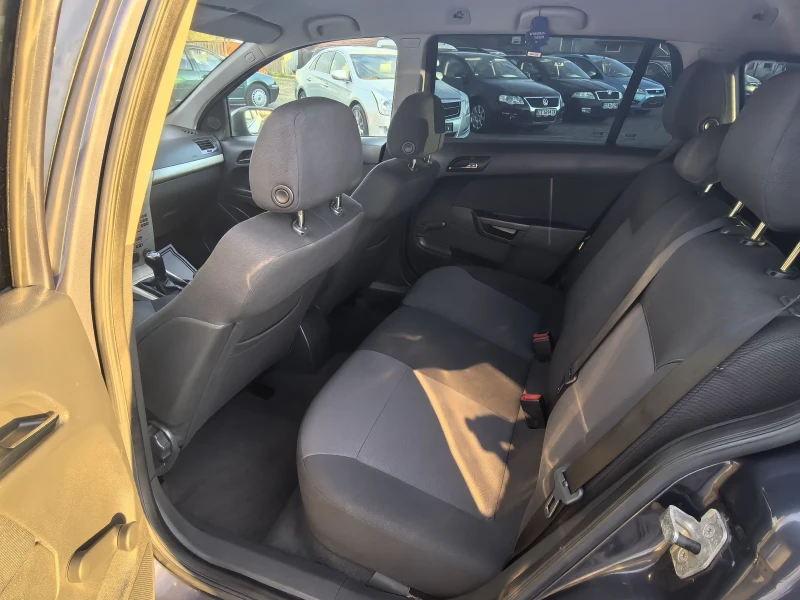 Opel Astra 1.7CDTI, снимка 10 - Автомобили и джипове - 47412252