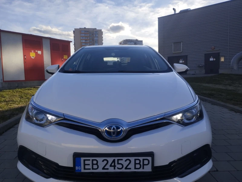 Toyota Auris 1.8 Hybrid , снимка 3 - Автомобили и джипове - 49250322