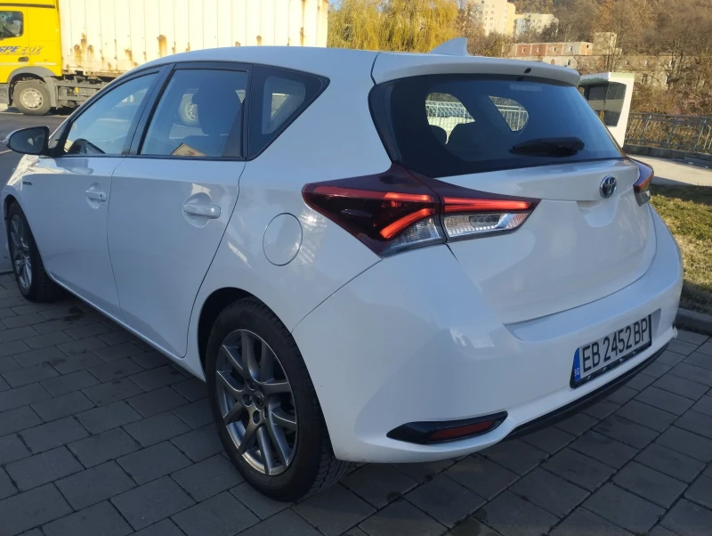 Toyota Auris 1.8 Hybrid , снимка 8 - Автомобили и джипове - 49250322