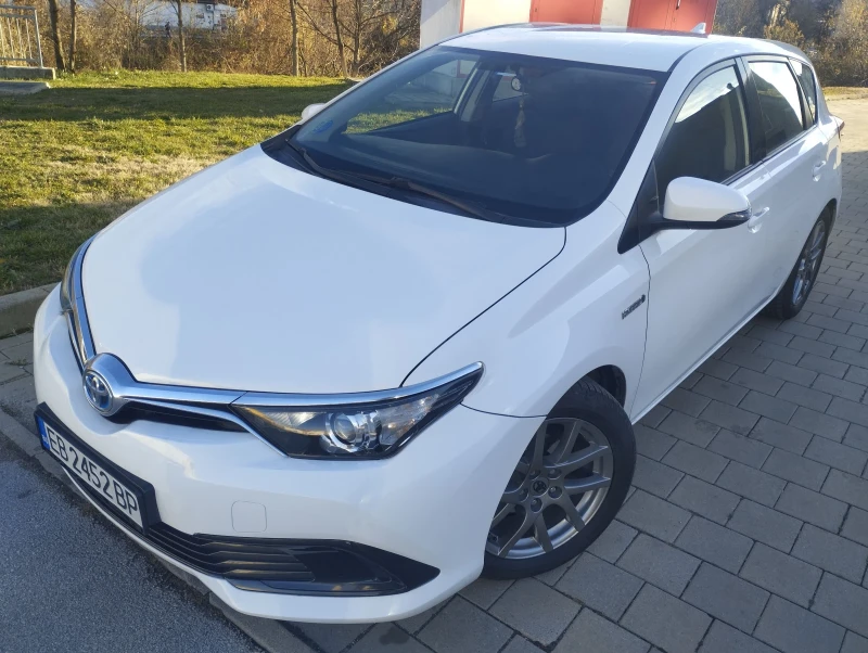 Toyota Auris 1.8 Hybrid , снимка 2 - Автомобили и джипове - 49250322