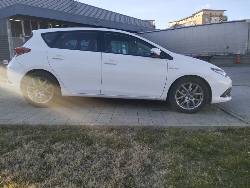 Toyota Auris 1.8 Hybrid , снимка 5 - Автомобили и джипове - 49250322