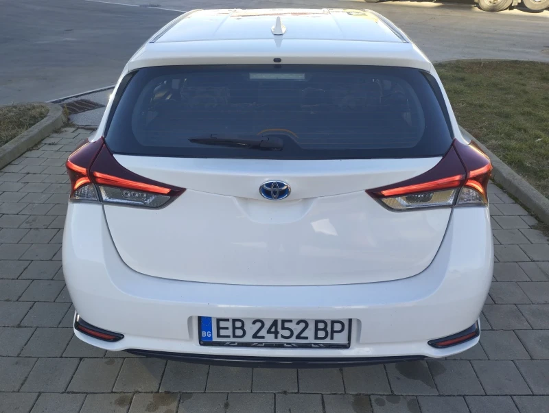 Toyota Auris 1.8 Hybrid , снимка 7 - Автомобили и джипове - 49250322