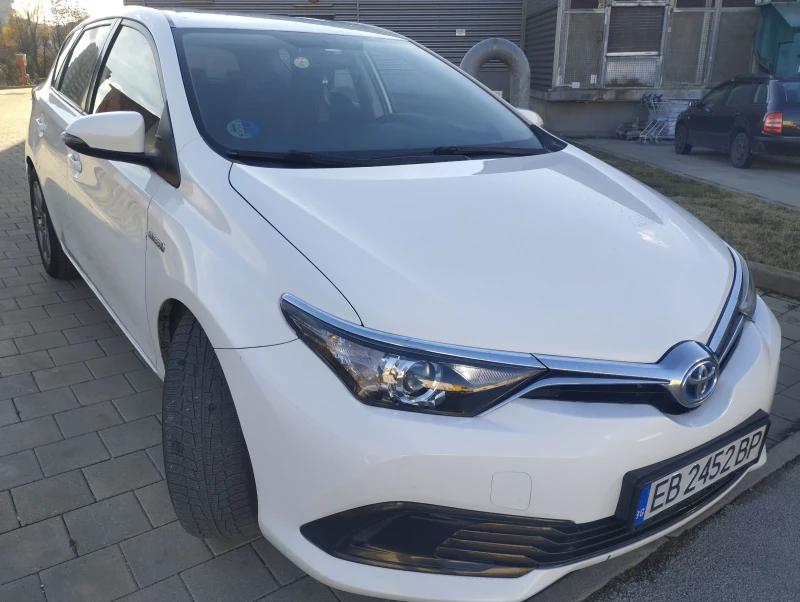 Toyota Auris 1.8 Hybrid , снимка 4 - Автомобили и джипове - 49250322