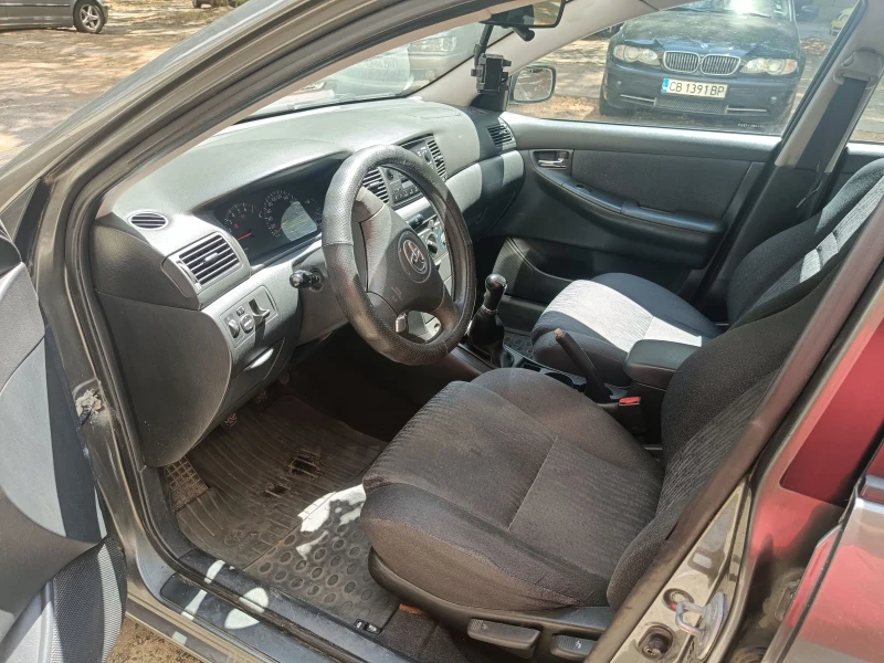 Toyota Corolla 1, 4 vvti , снимка 10 - Автомобили и джипове - 52457845