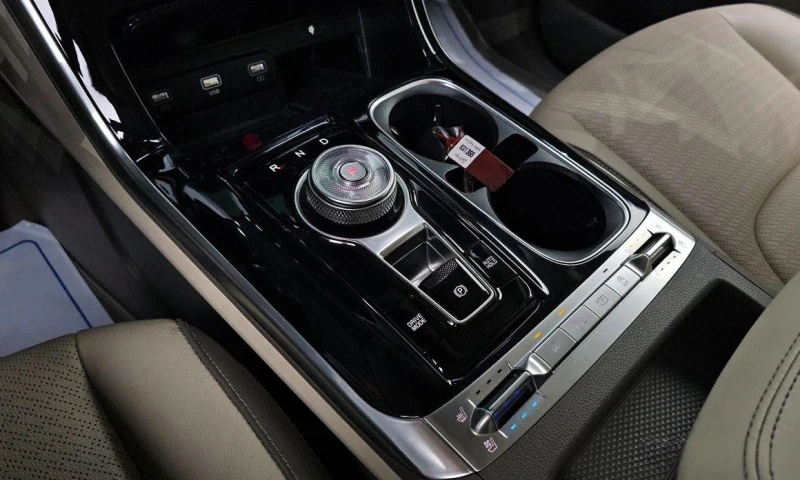 Kia Carnival 7-Seater Noblesse  * НАЙ-ДОБРА ЦЕНА В БЪЛГАРИЯ* , снимка 9 - Автомобили и джипове - 52107578