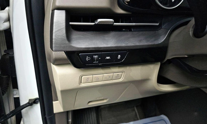 Kia Carnival 7-Seater Noblesse  * НАЙ-ДОБРА ЦЕНА В БЪЛГАРИЯ* , снимка 12 - Автомобили и джипове - 52107578