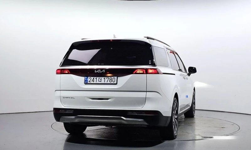 Kia Carnival 7-Seater Noblesse  * НАЙ-ДОБРА ЦЕНА В БЪЛГАРИЯ* , снимка 4 - Автомобили и джипове - 52107578