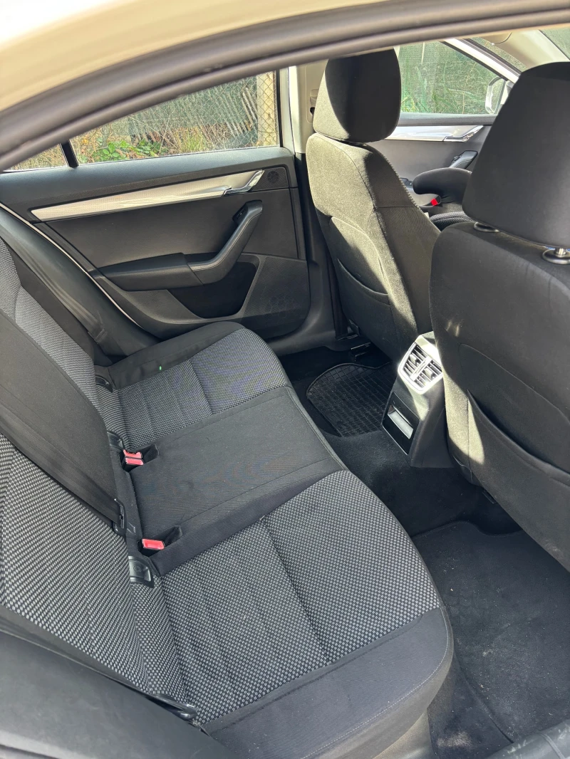 Skoda Octavia 1.6, снимка 6 - Автомобили и джипове - 52534097