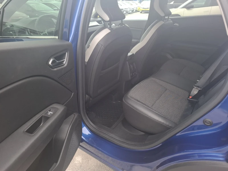 Renault Captur 1.5 Дизел, снимка 7 - Автомобили и джипове - 52693185