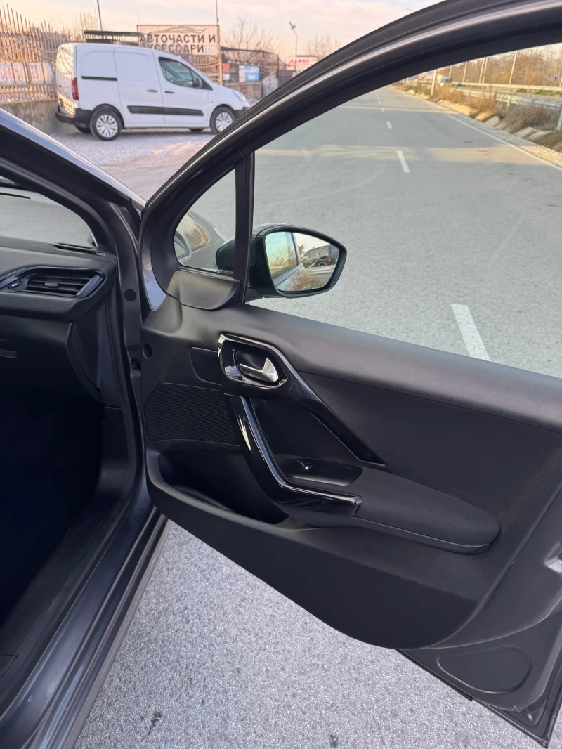 Peugeot 208 1.6 ehdi, снимка 14 - Автомобили и джипове - 52837969