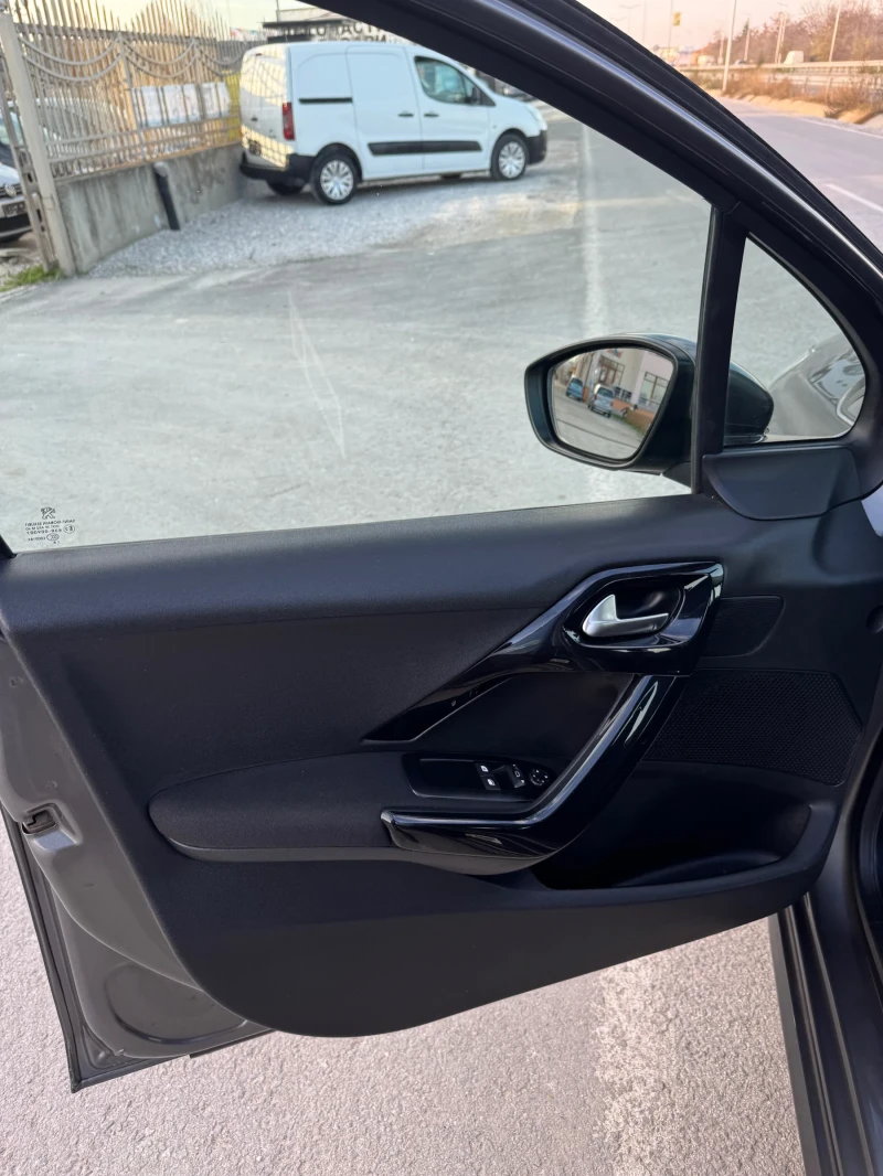 Peugeot 208 1.6 ehdi, снимка 8 - Автомобили и джипове - 52837969