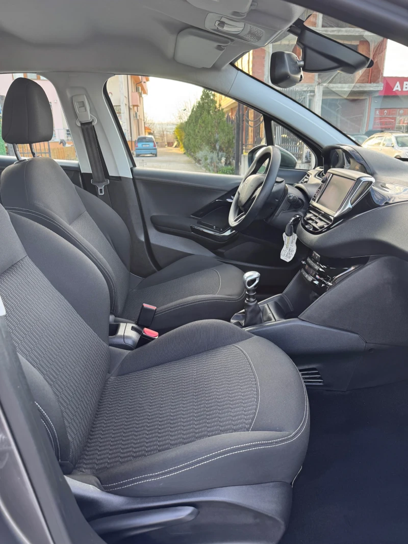 Peugeot 208 1.6 ehdi, снимка 12 - Автомобили и джипове - 52837969