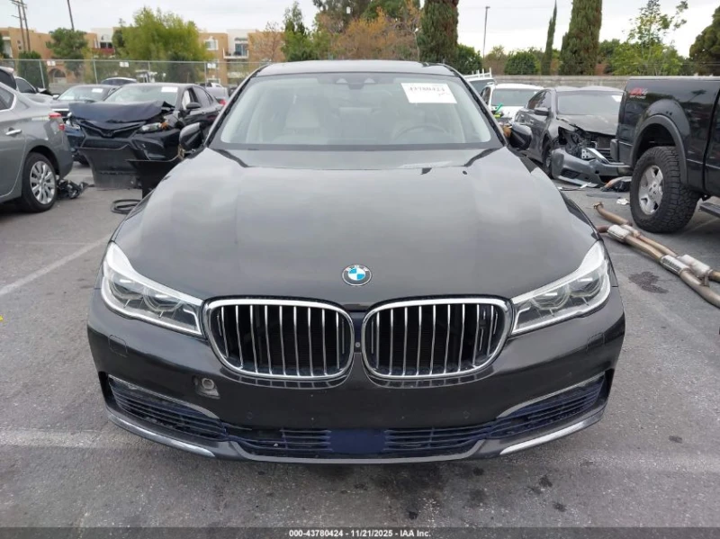 BMW 750 4.4l I xDrive, снимка 13 - Автомобили и джипове - 53168948