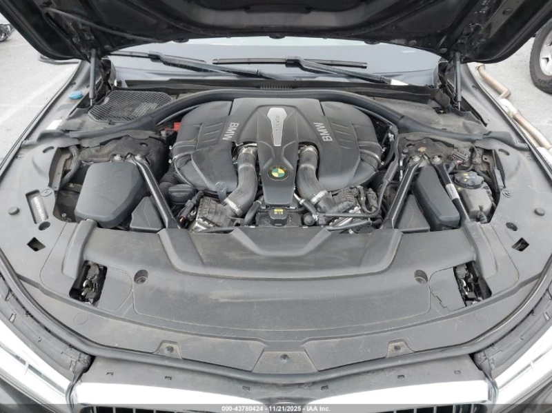 BMW 750 4.4l I xDrive, снимка 10 - Автомобили и джипове - 53168948