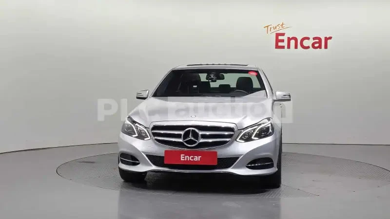 Mercedes-Benz E 220 * АВТОКРЕДИТ БЕЗ ПЪРВОНАЧАЛНА * НА ЗАДНО * , снимка 3 - Автомобили и джипове - 54550219