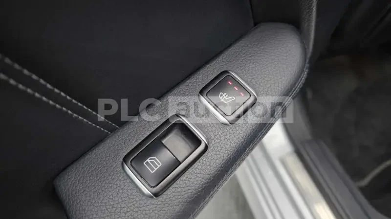 Mercedes-Benz E 220 * АВТОКРЕДИТ БЕЗ ПЪРВОНАЧАЛНА * НА ЗАДНО * , снимка 13 - Автомобили и джипове - 54550219