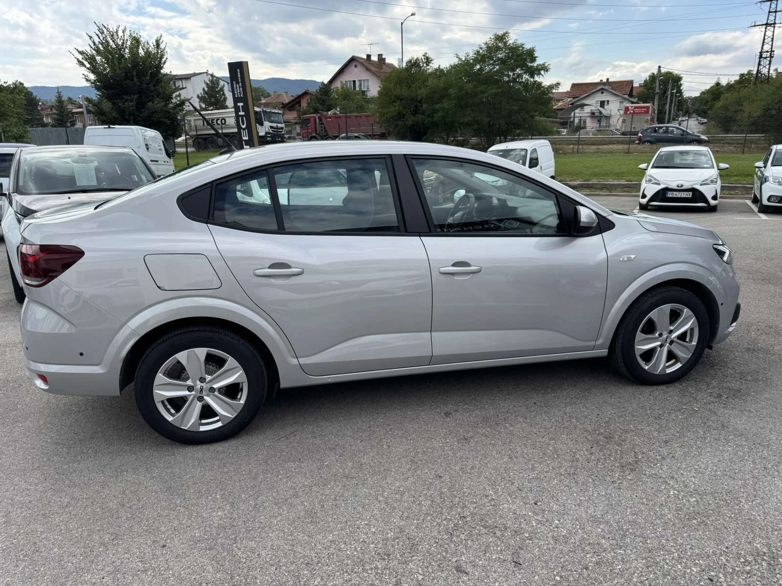 Dacia Logan 1.0TCe 91k.c. LPG - изображение 7