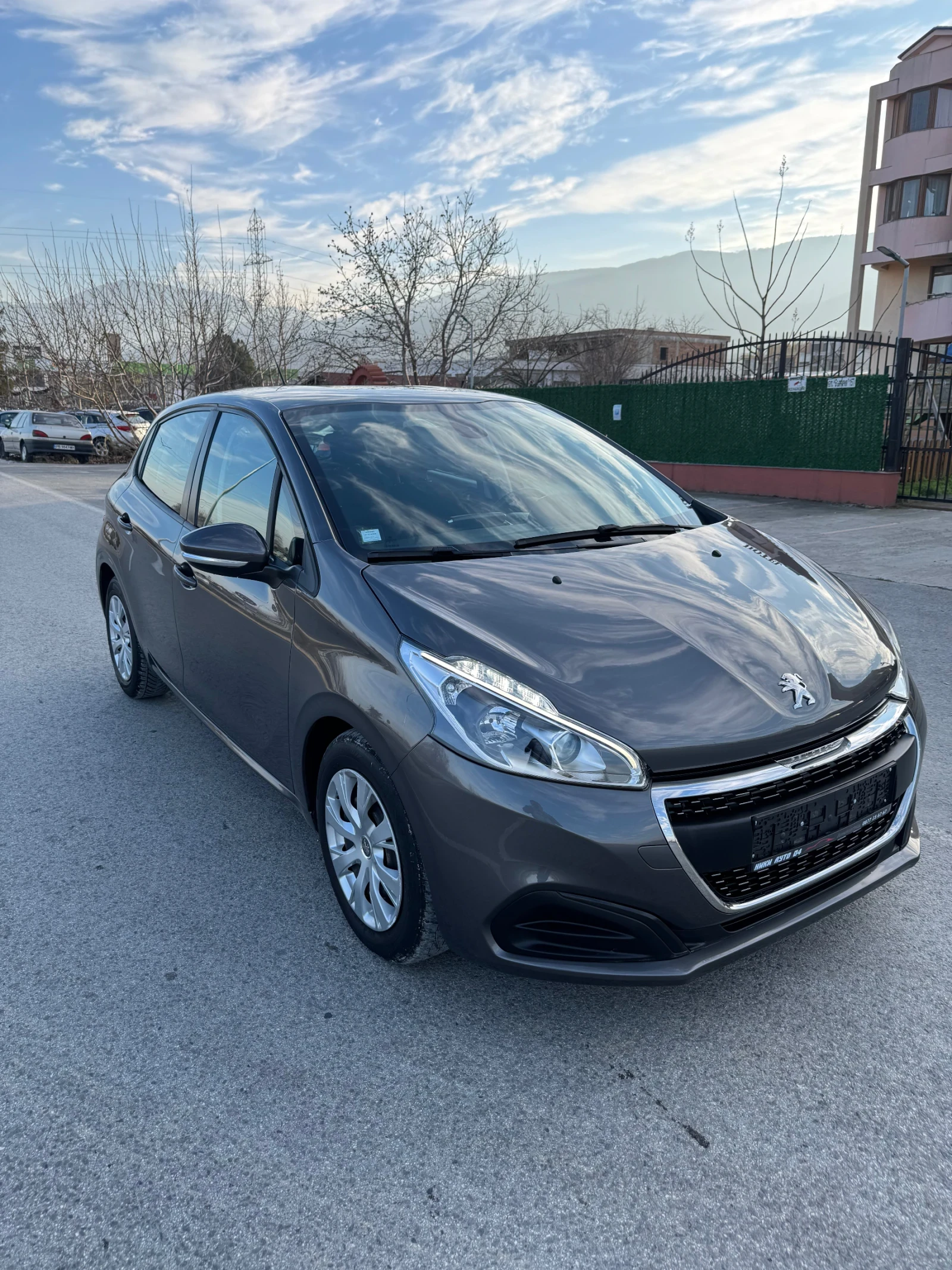 Peugeot 208 1.6 ehdi - изображение 3