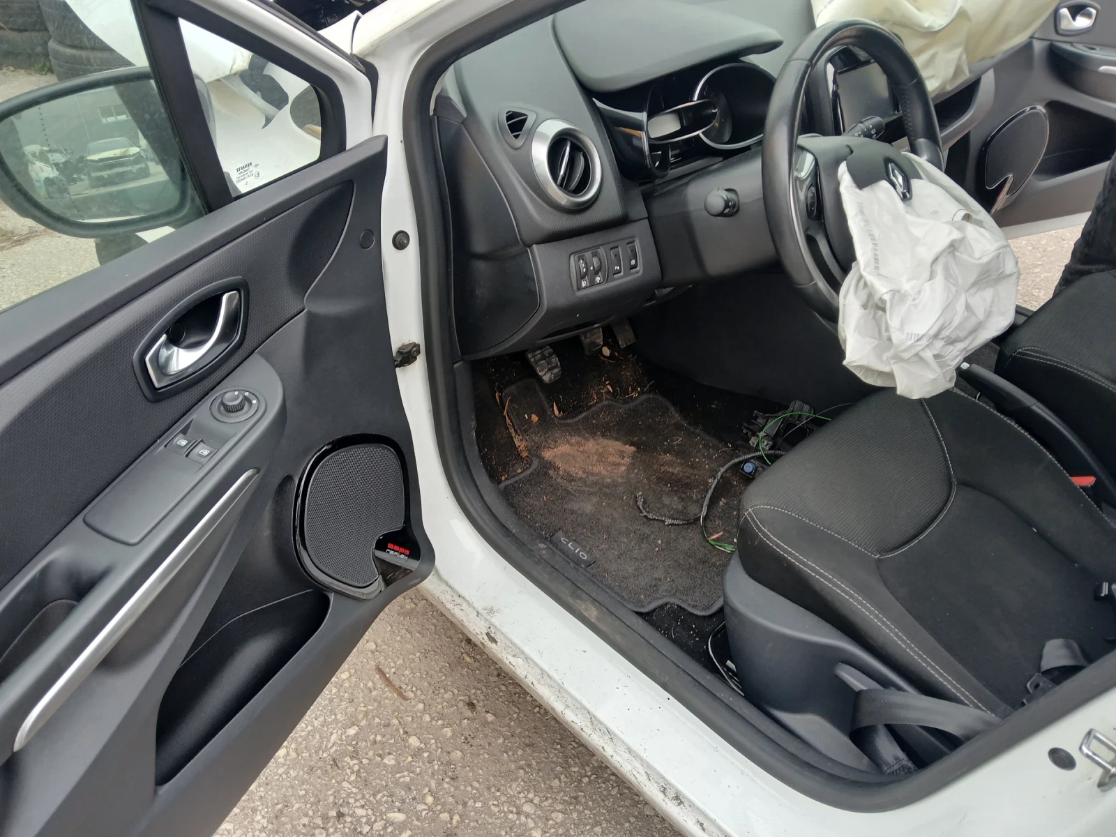 Renault Clio 1.5/90к/НА ЧАСТИ!, снимка 8 - Автомобили и джипове - 54032878