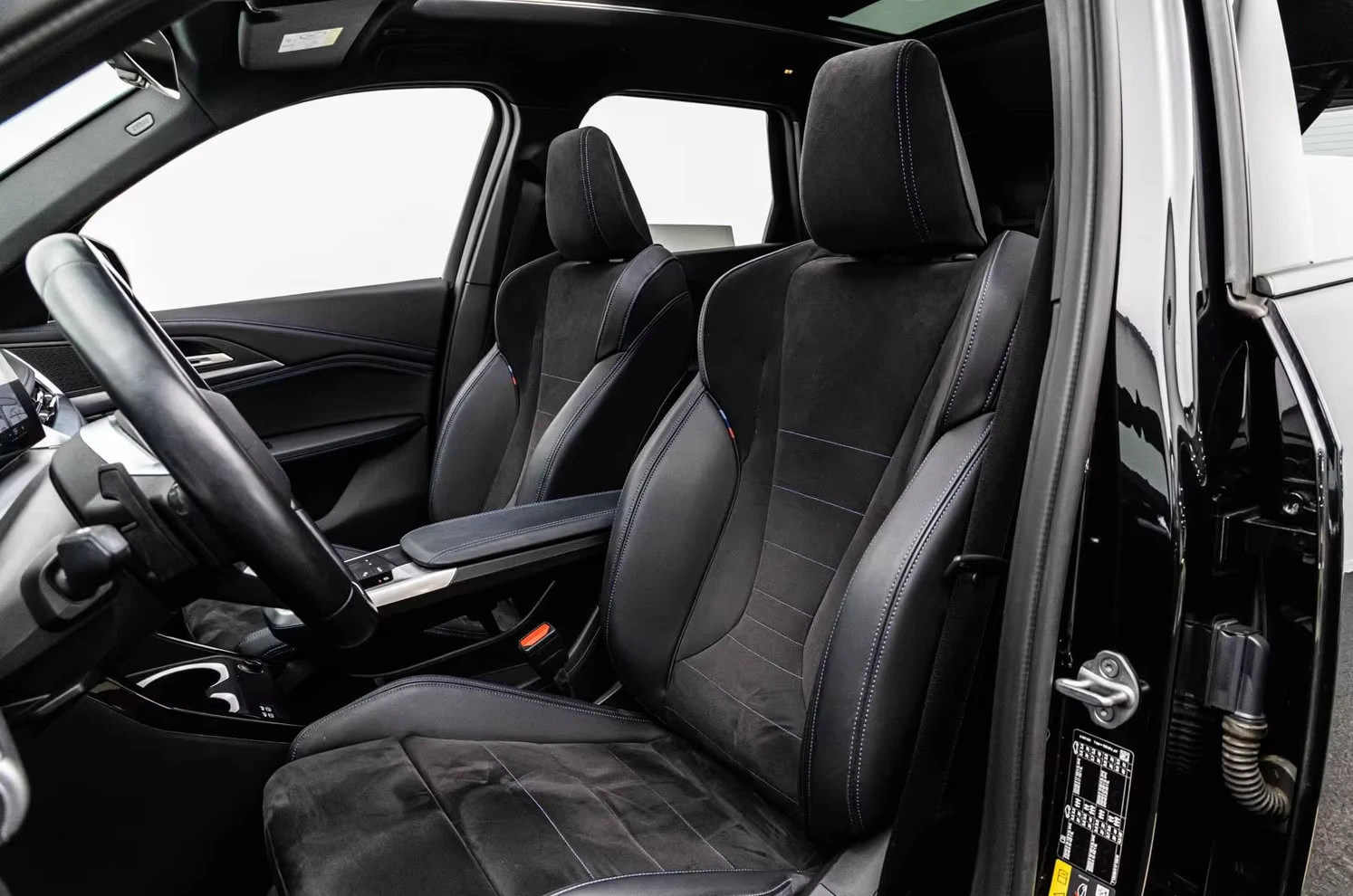 BMW iX1 30/xDRIVE/313H/MSPORT/SHADOW/ACC/HUD/PANO/360/228z | Mobile.bg � ����������� 12