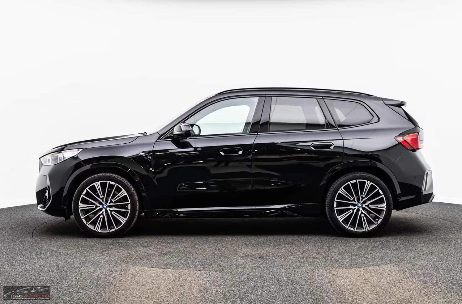 BMW iX1 30/xDRIVE/313H/MSPORT/SHADOW/ACC/HUD/PANO/360/228z | Mobile.bg � ����������� 3