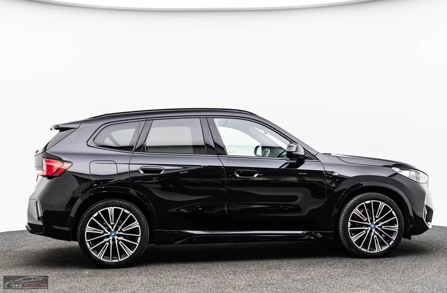 BMW iX1 30/xDRIVE/313H/MSPORT/SHADOW/ACC/HUD/PANO/360/228z | Mobile.bg � ����������� 6