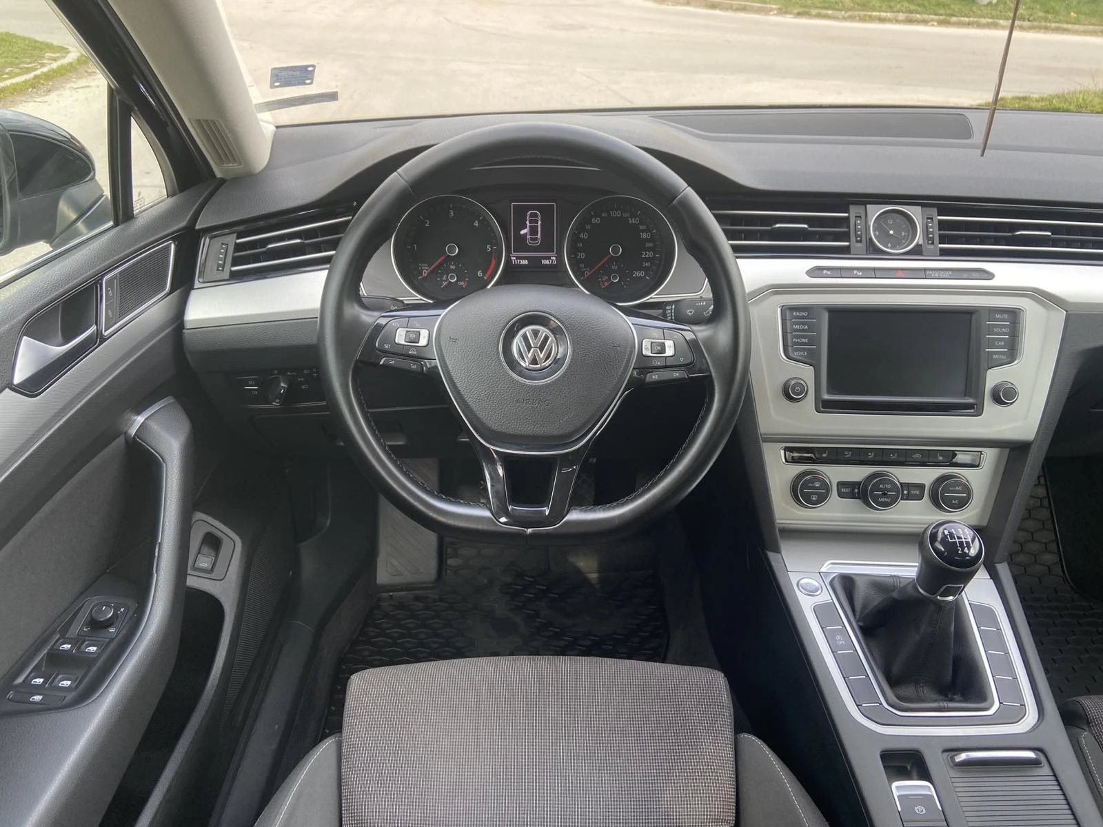 VW Passat, снимка 11 - Автомобили и джипове - 54056563