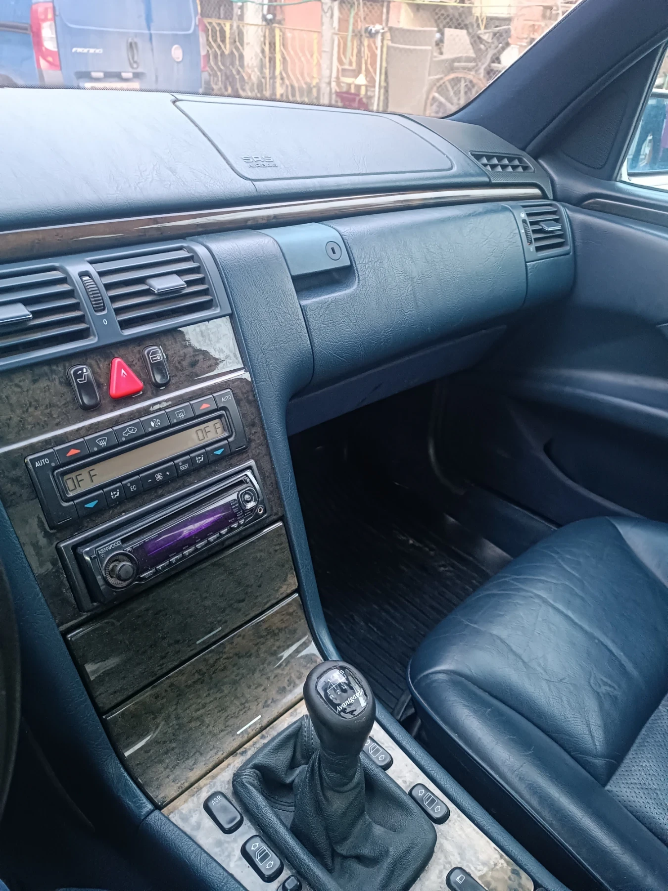 Mercedes-Benz E 250, снимка 6 - Автомобили и джипове - 54077704