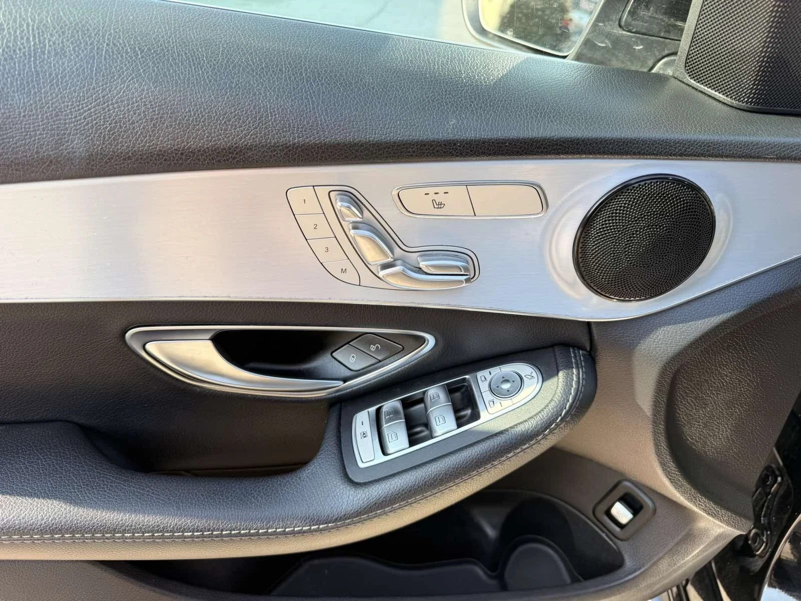 Mercedes-Benz C 300, снимка 5 - Автомобили и джипове - 54101288