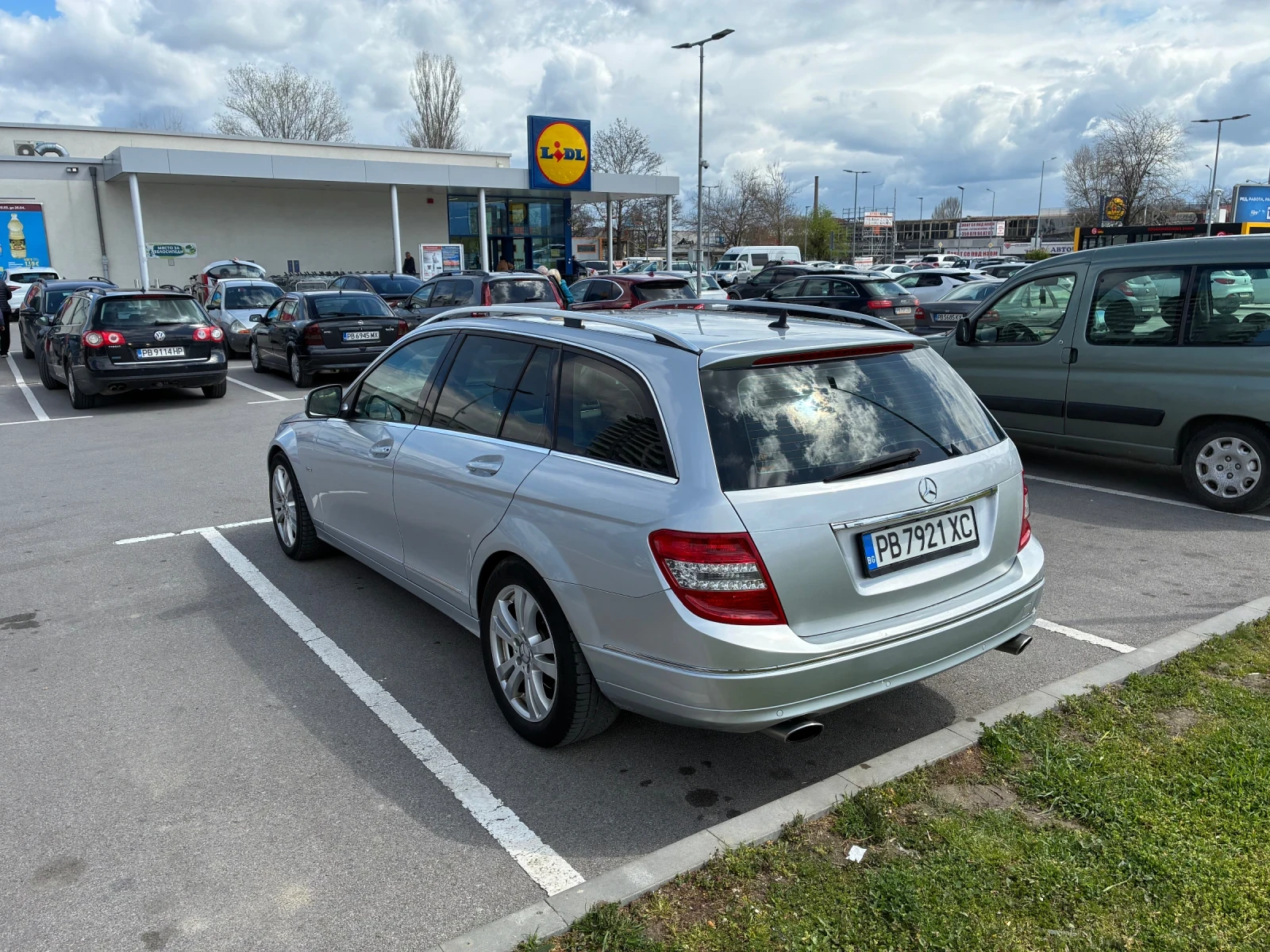 Mercedes-Benz C 320 Cdi V6 224hp 7G-Tronik АВАНГАРД РЕГИСТРИРАН ОБСЛУЖ, снимка 4 - Автомобили и джипове - 54447783