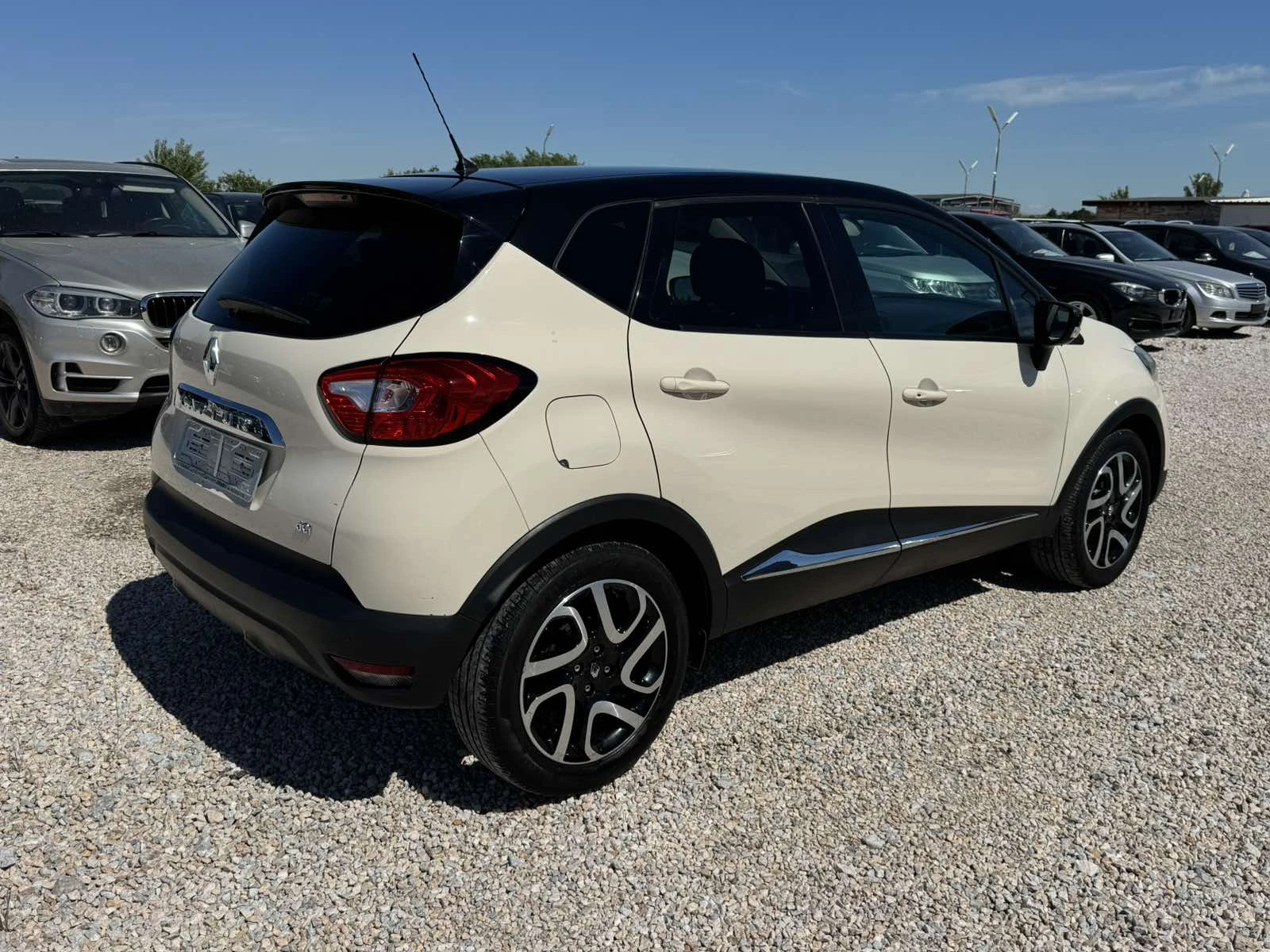 Renault Captur 1.5dci, снимка 4 - Автомобили и джипове - 54720778