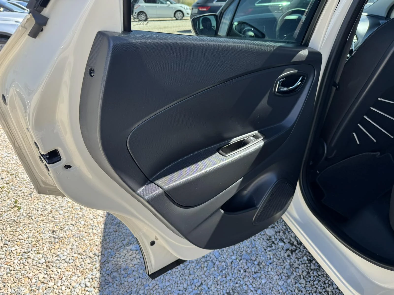 Renault Captur 1.5dci, снимка 7 - Автомобили и джипове - 54720778