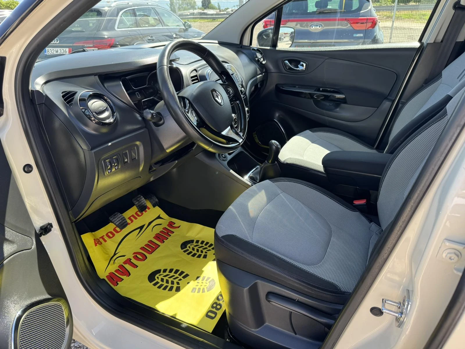 Renault Captur 1.5dci, снимка 12 - Автомобили и джипове - 54720778