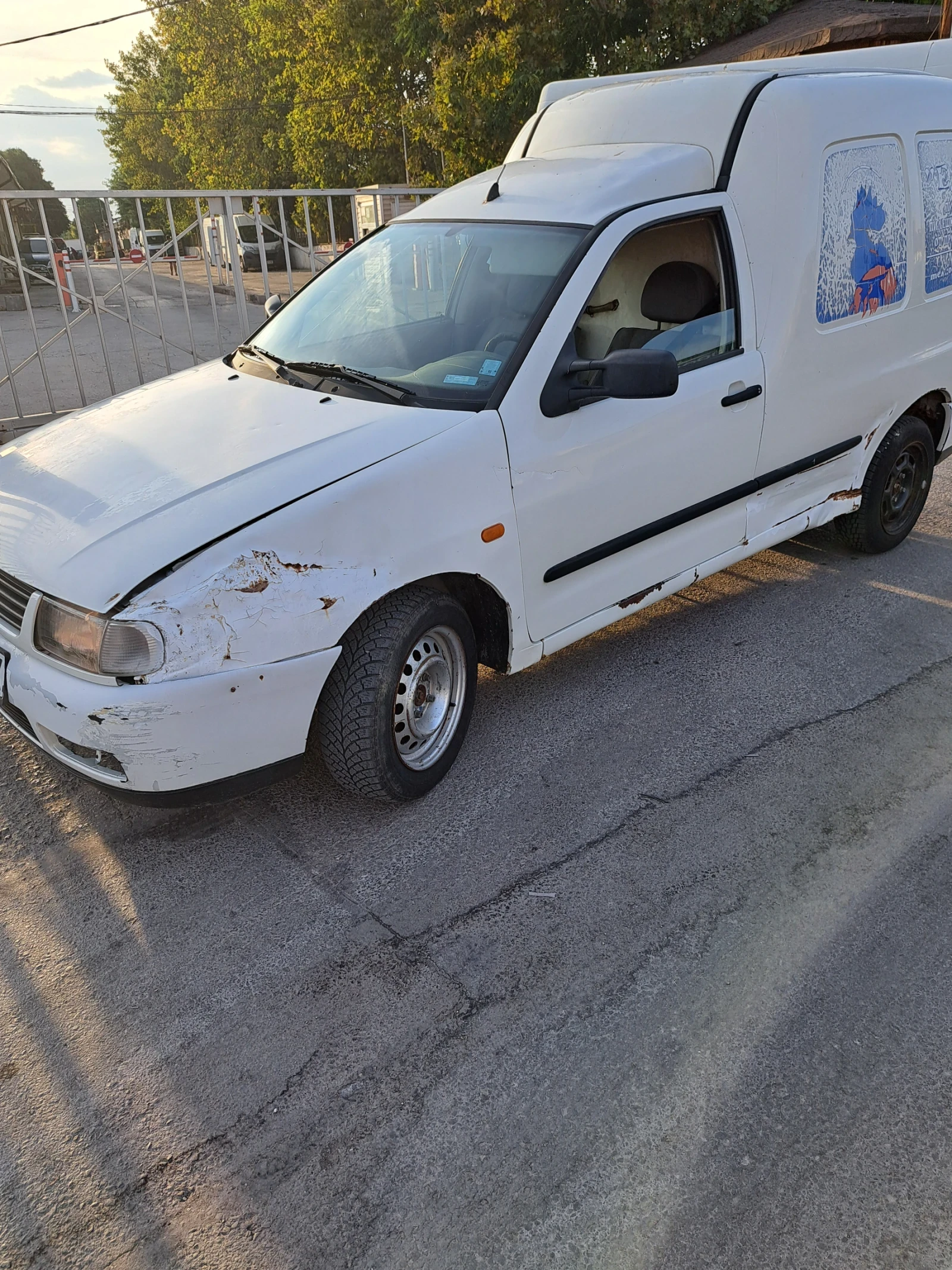 VW Caddy, снимка 5 - Автомобили и джипове - 54734885