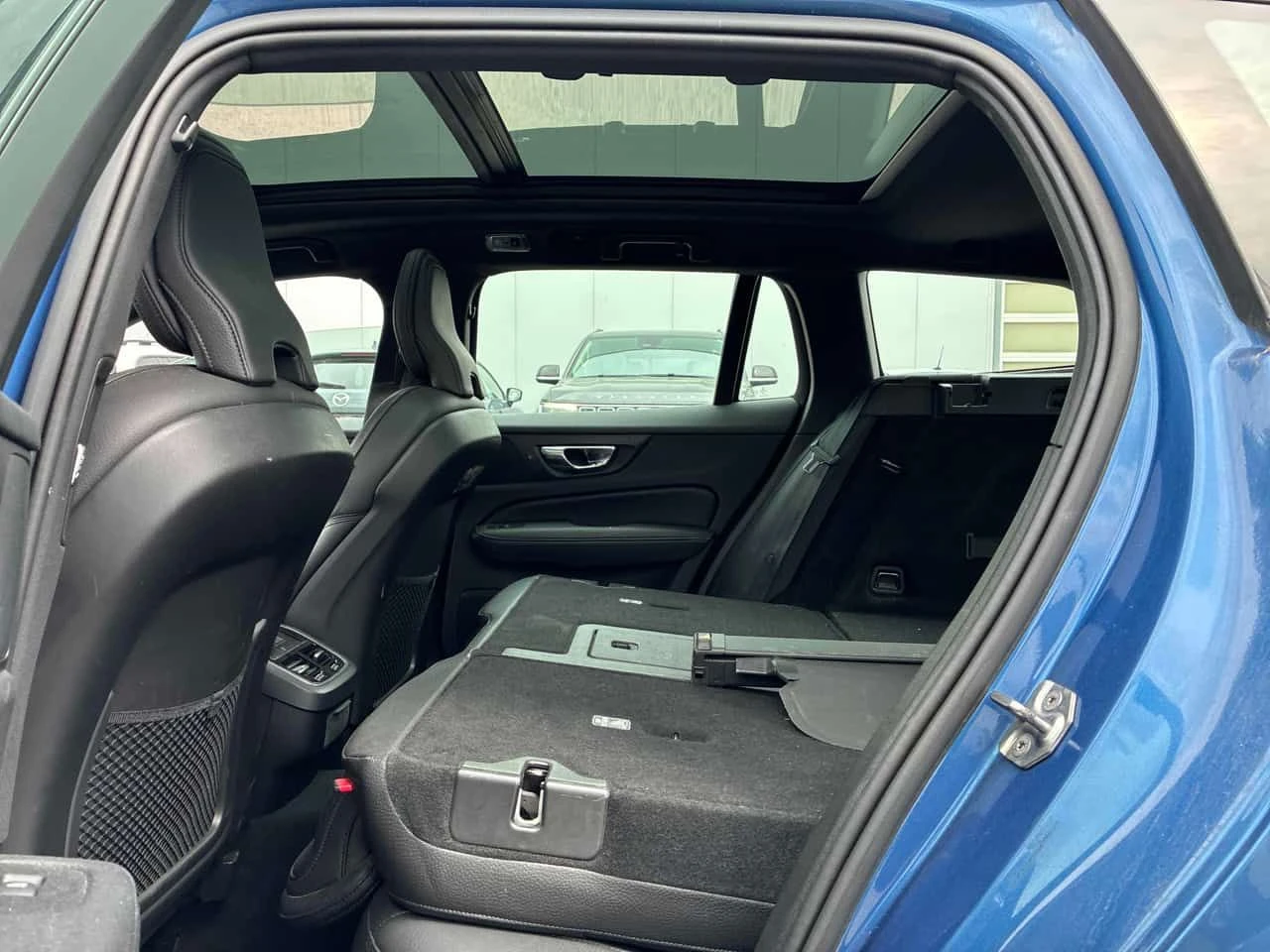 Volvo V60 * R Design * CARFAX * ЦЕНА ДО БГ, снимка 10 - Автомобили и джипове - 55014040