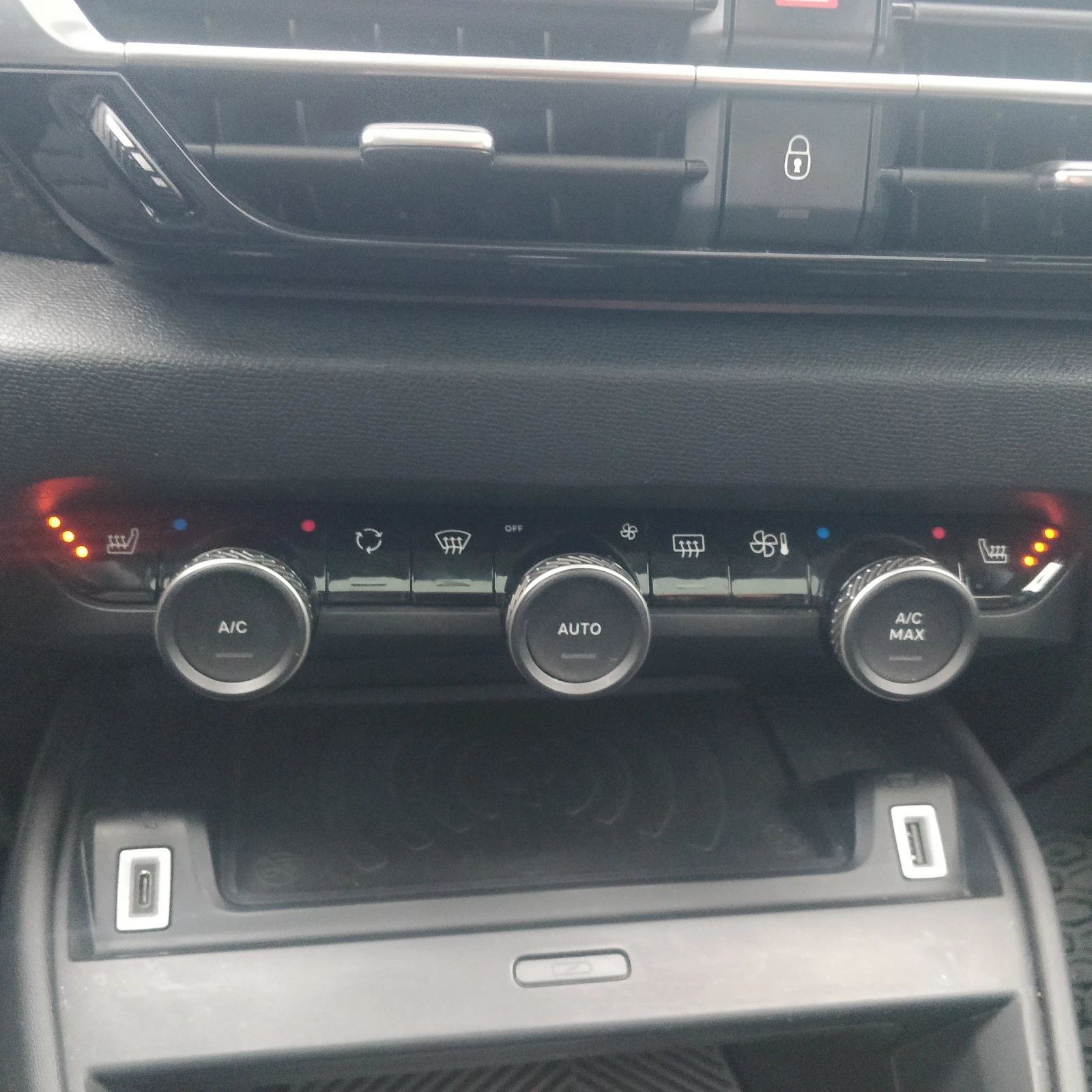 Citroen C4 SHINE/Бързо DC зареждане/11kW AC charger, снимка 11 - Автомобили и джипове - 55903143